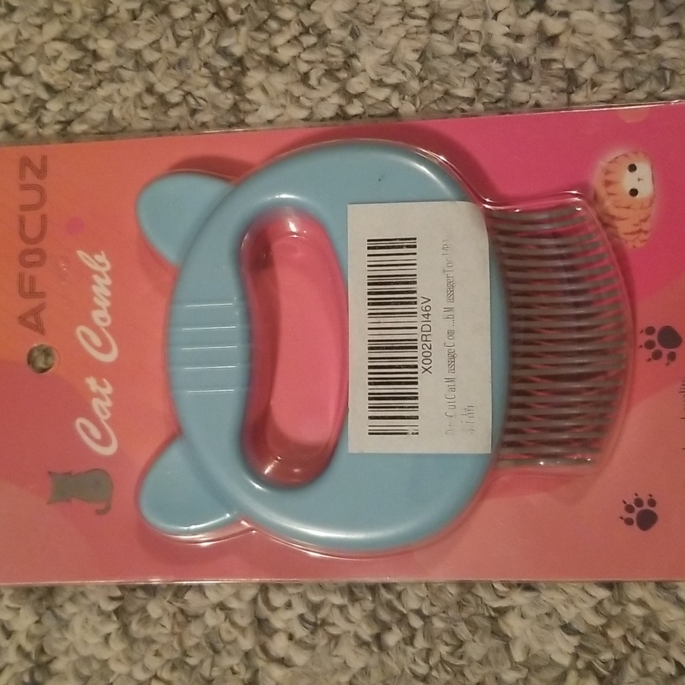 BNIB Cat comb